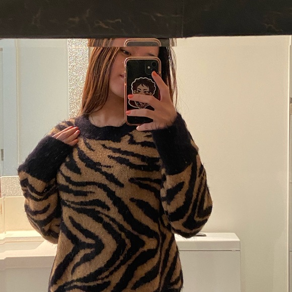 Fuzzy sweater - Picture 1 of 2